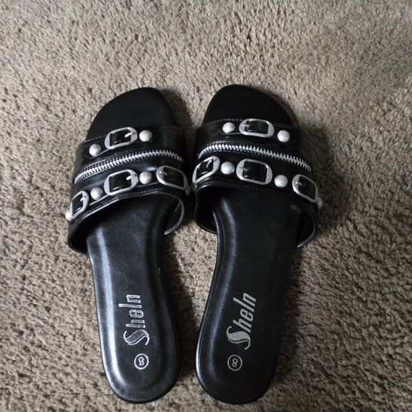 SHEIN Shoes - SHEIN Black Sandals with Buckle and Zipper Accents